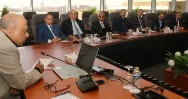 وزير الكهرباء يجتمع بأساتذة الجامعات وأعضاء اللجنة الاستشارية بمجالات الطاقة المتجددة
