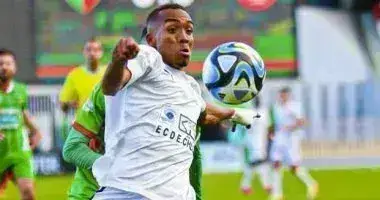 الأهلي يتابع مدافع منتخب الجزائر فى المونديال ويترقب رأي عموتة