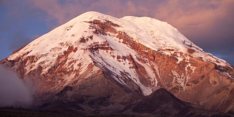 لماذا يمكن اعتبار هذا الجبل في الإكوادور أعلى من إيفرست؟ - الأول نيوز