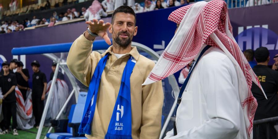 السعودية.. حضور دجوكوفيتش مباراة للهلال وارتدائه وشاح الفريق يثير تفاعلا - الخليج برس