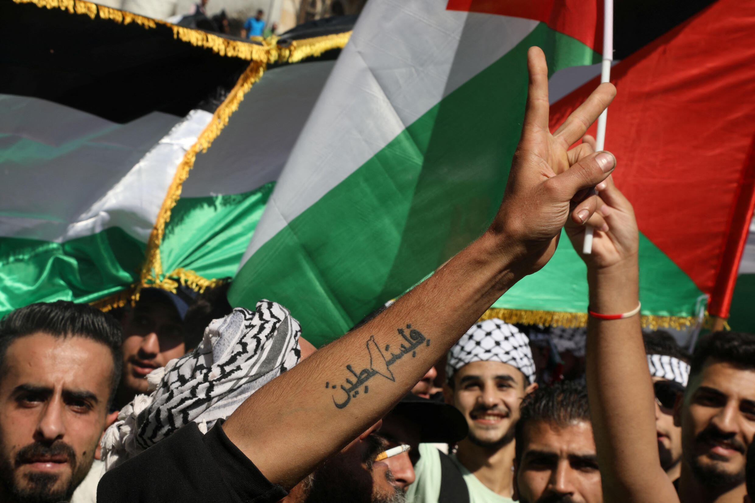 موضوع تعبير عن التضامن مع الشعب الفلسطيني