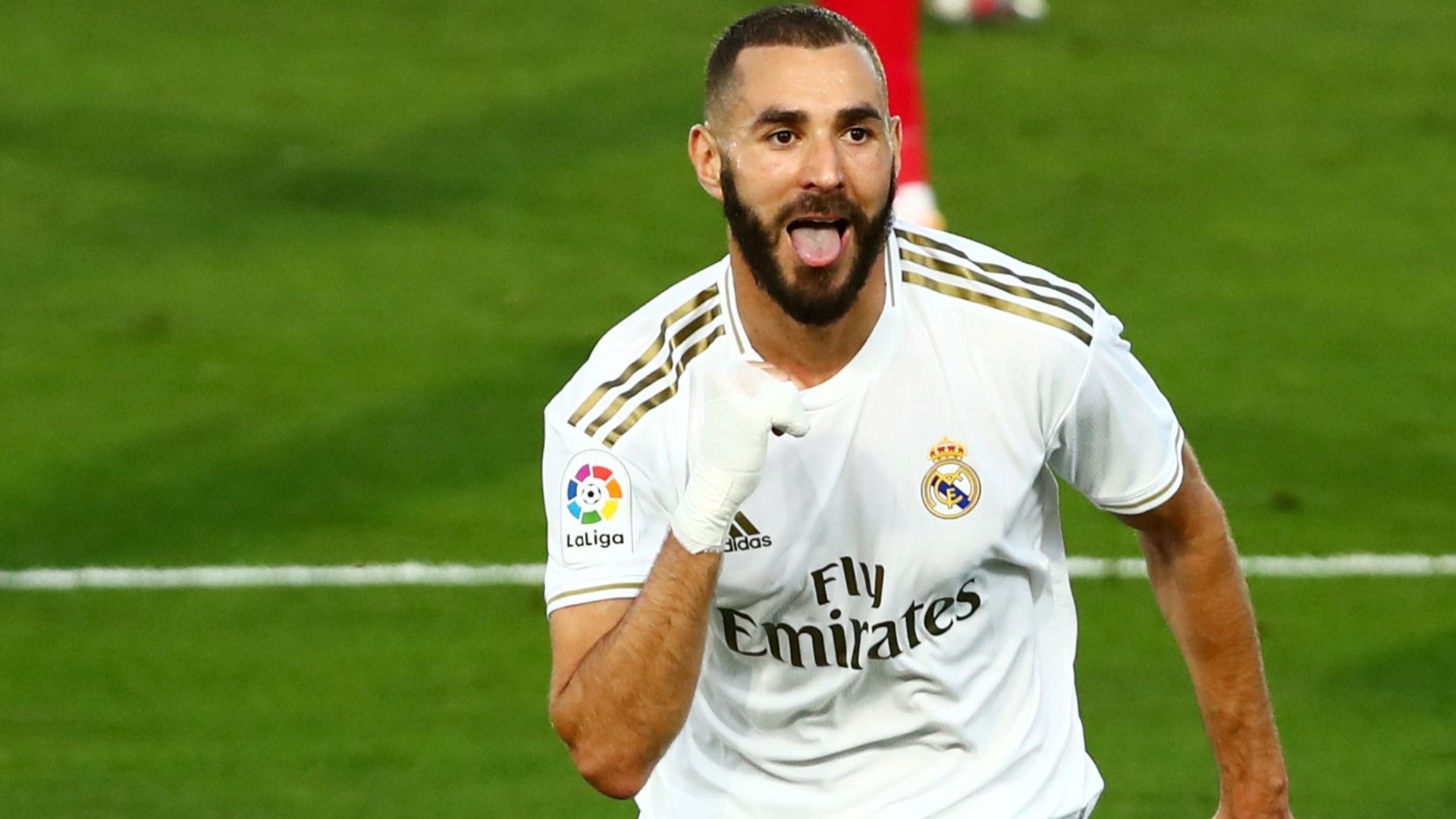 ديانة كريم بنزيما لاعب ريال مدريد وكم عمره؟