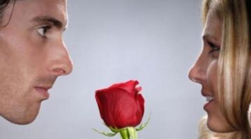 علامات اهتمام المرأة بالرجل 60 كيف تعرف أن المرأة وقعت في حبك؟