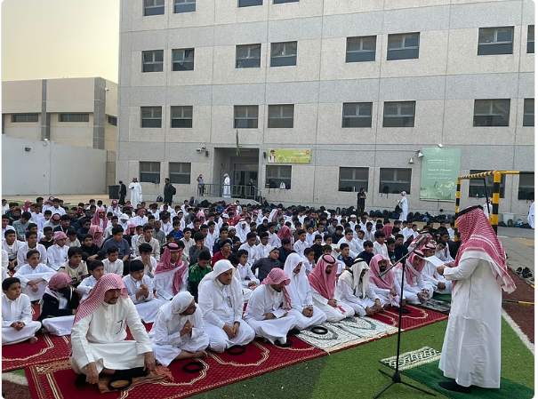 مدارس مكة المكرمة تؤدي صلاة الاستسقاء استجابةً لدعوة خادم الحرمين الشريفين