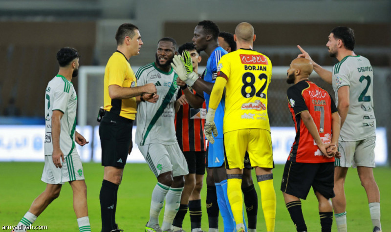 الإدارة ترصد الأخطاء.. وتطالب بـ «النخبة».. الأهلي يصعّد تحكيميّا
                                                2025.11.09 | 10:51 pm
                                                قدَّمت إدارة شركة النادي الأهلي خطابًا رسميًّا إلى لجنة الحكام في الاتحاد السعودي لكرة القدم، احتجَّت فيه على الأخطاء التي صاحبت مباراة الفريق الأول أمام الرياض «1ـ1» ضمن منافسات الجولة السابعة من دوري روشن، وفق ما كشفت ...