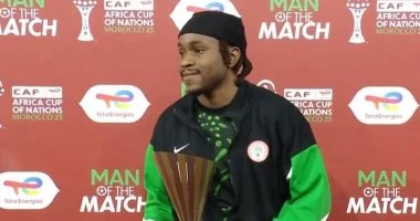 لوكمان يتألق وينال لقب أفضل لاعب في مباراة نيجيريا وموزمبيق بأمم أفريقيا 2025