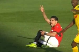 وزير الرياضة وأبو ريدة والجهاز الفنى للمنتخب يطمئنون على محمد حمدى