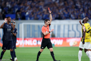 ريشة: الحكم أغفل جزائية النصيري وطرد تمبكتي
                                                2026.02.22 | 12:47 am
                                                نوّه المصري محمد كمال ريشة، محلل «الرياضية» التحكيمي، إلى إغفال الحكم الإسباني ريكاردو دي بورجوس ركلة جزاء للمغربي يوسف النصيري، مهاجم فريق الاتحاد الأول لكرة القدم مقترنة بطرد حسان تمبكتي، مدافع الهلال، فيما أيَّد  ...