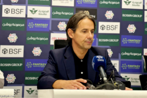 إنزاجي: غيرت الخطة بسبب حمد الله وكاراسكو
                                                2026.02.28 | 01:01 am
                                                كشف الإيطالي سيموني إنزاجي، مدرب فريق الهلال الأول لكرة القدم، عن تعديله الرسم الخططي لـ «الأزرق» خلال مجريات مباراته مع الشباب، الجمعة، للحد من قدرات المنافس، مثنيًا على «التضحيات» التي قدّمها لاعبوه.
وبعد الانتصار  ...