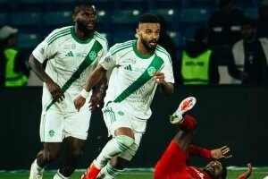 الأهلي يتصدر ترتيب الدوري السعودي مؤقتا بالفوز على ضمك.. فيديو