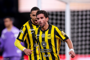بالنتيجة المفضلة.. الاتحاد يتحدى النقص ويقهر الهلال ويهدي النصراويين الصدارة
                                                2026.02.22 | 12:21 am
                                                جدد فريق الهلال الأول لكرة القدم وضيفه الاتحاد مسلسل التعادلات بينهما، بعد أن انتهت المواجهة التي جمعتهما، السبت، بالتعادل 1-1 ضمن جولة «يوم التأسيس» الـ23 من دوري روشن السعودي، على ملعب المملكة أرينا.
وبادر الهلال  ...