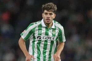 الزلزولي مرشح لجائزة لاعب الشهر وأربيلوا كأفضل مدرب فى الدورى الإسبانى