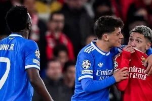 من محمد صلاح إلى فينسيوس.. العنصرية تطل بوجهها القبيح فى ملاعب أوروبا