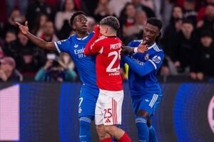 بريستيانى لاعب بنفيكا يوضح سبب إخفاء فمه فى تهمة العنصرية ضد فينيسيوس