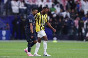 كادش يرى الحمراء الأولى بعد 296 مباراة
                                                2026.02.21 | 10:47 pm
                                                تلقى حسن كادش، مدافع فريق الاتحاد الأول لكرة القدم، أول بطاقة حمراء في مسيرته الاحترافية، خلال مواجهة الهلال التي جرت السبت ضمن جولة «يوم التأسيس» الـ23 من دوري روشن السعودي على ملعب المملكة أرينا.
وأشهر الحكم الإسباني  ...