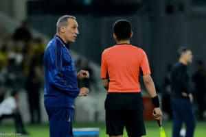 دونيس: الحكام غيروا النتيجة.. ولم أُطرد مع الهلال
                                                2026.02.28 | 12:48 am
                                                انتقد اليوناني جورجيوس دونيس، مدرب فريق الخليج الأول لكرة القدم، الحكام بشدّة، بعد الخسارة 0ـ1 من الاتحاد مساء الجمعة في جدة، قائلًا إنهم لا يُقدِّرون عمل ناديه الساعي إلى تقديم كرة جميلة وتنافسية.
وصرّح دونيس خلال  ...