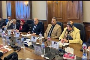 رجال أعمال الإسكندرية "تبحث مع الجمارك" خطوات دفع الصادرات