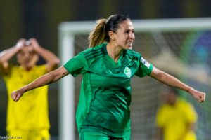 الأهلاويات يؤجلن احتفال النصر بالدوري
                                                2026.02.21 | 12:58 am
                                                حرم فريق الأهلي الأول لكرة القدم للسيدات نظيره النصر من فرصة حسم لقب الدوري الممتاز قبل ثلاثة جولات من خط النهاية بعد فوزه عليه 2-1، الجمعة ضمن منافسات الجولة الـ11.
وافتتح الفريق الأهلاوي النتيجة عن طريق  الكونغولية نعومي ...