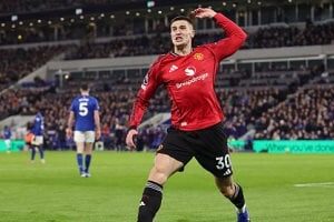 مانشستر يونايتد يصعق إيفرتون ويرتقي للمركز الرابع في ترتيب الدوري الإنجليزي.. فيديو