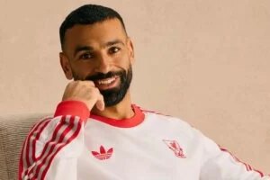 محمد صلاح يتصدر الإعلان الدعائي لملابس ليفربول الجديدة.. صور