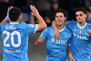 مشجع نابولى يتعرض للطعن على يد زوجته بسبب الـ VAR