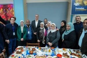 وزير البترول يشارك العاملين إفطار رمضان بحقول العامة للبترول برأس غارب.. صور