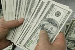 تعرف على سعر الدولار مقابل الجنيه قبل بدء جلسة التداول