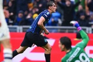 الإنتر ضد أتالانتا.. النيراتزوري يتفوق بهدف إسبوزيتو فى الشوط الأول.. فيديو