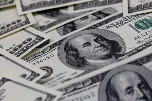 الدولار على مدار الساعة.. 52.74 جنيه سعر شراء الأخضر فى البنك التجارى الدولى