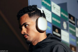 يايسله يحيي فكرة بورتو مع جالينو
                                                2026.03.13 | 09:33 pm
                                                يشغل البرازيلي ويندرسون جالينو، جناح فريق الأهلي الأول لكرة القدم، مركز الظهير الأيسر أمام القادسية، الجمعة، لحساب الجولة الـ 26 «جولة يوم العلم» من دوري روشن السعودي، في إعادةٍ لتجربةٍ سبق له خوضها عندما كان يمثِّل  ...