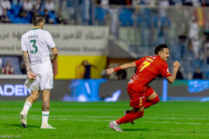 القادسية يذكّر الأهلي بصدمة ضمك
                                                2026.03.14 | 01:44 am
                                                خسر فريق الأهلي الأول لكرة القدم مباراةً في دوري المحترفين شهدت تقدمه بهدفين، للمرة الأولى منذ ما يزيد على 5 أعوام.
وفي مباراته مع القادسية، مساء الجمعة، ضمن الجولة الـ 26 من دوري روشن السعودي «جولة يوم العلم»، أنهى  ...