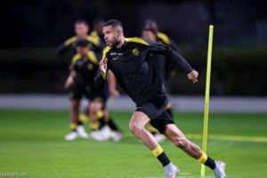 الاتحاد.. النصيري يكتفي بالجري
                                                2026.03.10 | 10:57 pm
                                                اكتفى المغربي يوسف النصيري، مهاجم فريق الاتحاد الأول لكرة القدم، بالجري حول الملعب، الثلاثاء، في وقت واصل فيه زملاؤه تدريباتهم الاعتيادية حسبما كشفت عنه لـ«الرياضية» مصادر خاصة.
ووفقًا للمصادر ذاتها، فإن المهاجم  ...