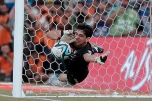 بونو وراء الإبقاء على مدرب حراس المغرب فى الجهاز الجديد