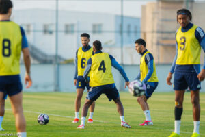 جلسة طبية تحسم ظهور ماني أمام الخليج
                                                2026.03.13 | 11:08 pm
                                                تدرّب السنغالي ساديو ماني، جناح فريق النصر الأول لكرة القدم، مع زملائه عصر الجمعة في الدمام، لكن الغموض لا يزال يحيط بمشاركته أمام الخليج، السبت ضمن الجولة الـ 26 من دوري روشن السعودي «جولة يوم العلم».
وخاض النصر، فور  ...