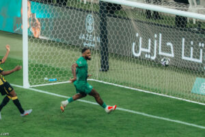 تقرير الحكم يبرّئ توني
                                                2026.03.10 | 12:49 am
                                                أسدل تقرير الحكم المونتينيجري نيكولا دابانوفيتش الستار على الجدل المرتبط باحتفالية الإنجليزي إيفان توني، مهاجم فريق الأهلي الأول لكرة القدم، عقب تسجيله الهدف الأول في «ديربي» جدة أمام الاتحاد، إذ خلا من أي ملاحظة  ...