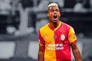 جالاتا سراي يفاجئ ليفربول بهدف فى الدقيقة 7.. فيديو