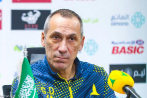 دونيس: المهمة صعبة أمام المتصدر
                                                2026.03.14 | 01:09 am
                                                توقع اليوناني جورجيوس دونيس، مدرب فريق الخليج الأول لكرة القدم، مواجهة صعبة أمام النصر، السبت ضمن جولة «يوم العلم»، الـ26 من دوري روشن السعودي، مبديًا في الوقت ذاته رضاه عن تقديم لاعبيه مباراة قوية.
وقال دونيس في المؤتمر ...