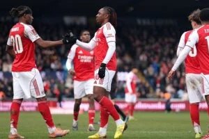 أرسنال ضد إيفرتون.. ساكا يقود تشكيل الجانرز فى الدوري الإنجليزي