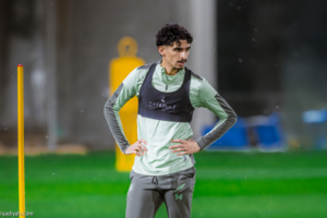 بعد إجازة 48 ساعة.. الفتح يبدأ استعدادات الهلال
                                                2026.03.10 | 12:36 am
                                                عاد فريق الفتح الأول لكرة القدم من إجازة لمدة يومين، وتدرَّب مساء الإثنين على ملعبه استعدادًا لمواجهة الهلال، السبت، ضمن الجولة الـ 26 من دوري روشن السعودي «جولة يوم العلم».
وبدأ التدريب بتمارين تقوية ورفع لمعدلات  ...