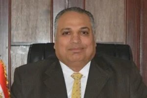 لماذا قفز الدولار فوق الـ52 جنيها؟ خبير يفك الشفرة بفواتير الحرب