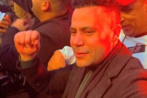 بـ«الشماريخ».. محمد إمام يحتفل بانتهاء تصوير «الكينج» ويلتقط صورا تذكارية مع الجمهور