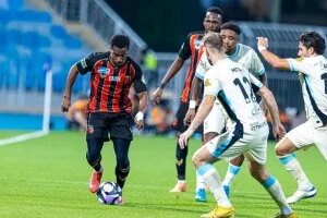 الاتحاد يتلقى هزيمة مفاجئة أمام الرياض فى الدورى السعودى.. فيديو