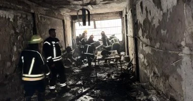 انقلاب ميني باص يتسبب في إصابة 15 شخصا في الطريق الأوسطى بشكل خطير