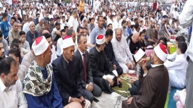 أجواء روحانية مبهجة تشهدها البحيرة خلال صلاة العيد في ساحات الأوقاف بحضور رؤساء المدن