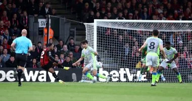 أرسنال يتوج بلقب الدوري الإنجليزي بعد غياب 22 عامًا وتعادل مانشستر سيتي