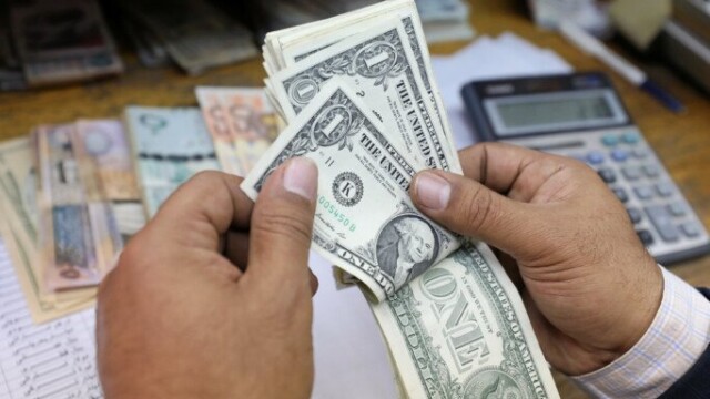 أسعار الدولار تشهد استقراراً ملحوظاً في منتصف تعاملات الثلاثاء بالبنك الأهلي المصري