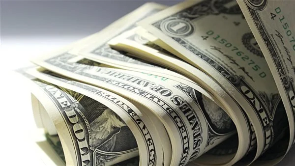 أسعار الدولار في مصر تشهد تبايناً جديداً اليوم الاثنين 18 مايو 2026، وسط تداولات السوق