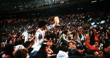 أصغر قائد في تاريخ كأس العالم: قصة باساريلا ونجوم التانغو الأسطورية
