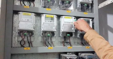 “` أعلنت وزارة الكهرباء رسميًا عن أسعار شرائح الكهرباء الجديدة المخصصة للقطاع التجاري “`