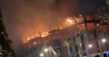 إخماد حريق ضخم في مبنى قيد الإنشاء بمدينة الشيخ زايد دون إصابات